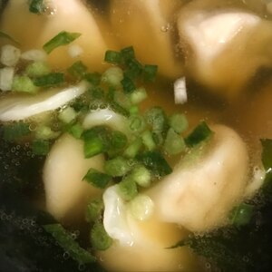 レンジで簡単☆水餃子とわかめの中華スープ